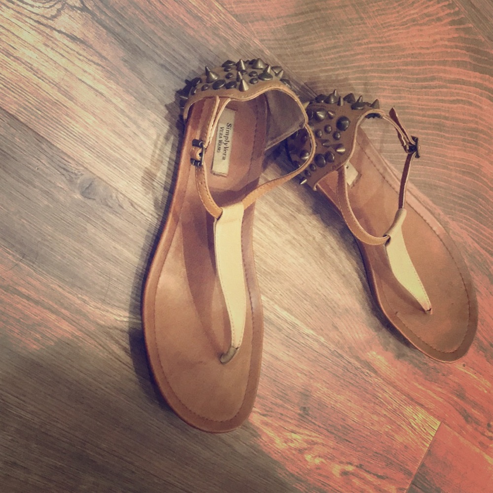 Sandals with studded back